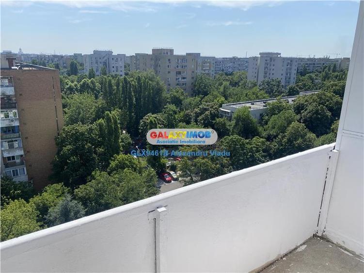 Apartament cu 3 camere decomandat în Drumul Taberei