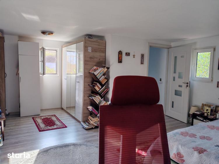 Casă cu 4 camere cu Teren 530 Mp în Răzvad