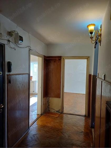 Apartament cu 3 camere decomandat în Decebal