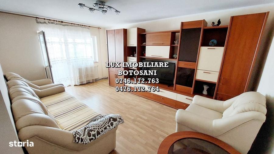 Apartament cu 4 camere decomandat în Central