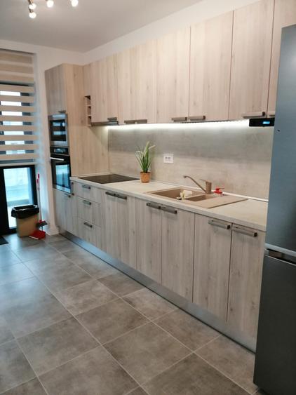 Apartament cu 2 camere semidecomandat în P-ta Presei Libere