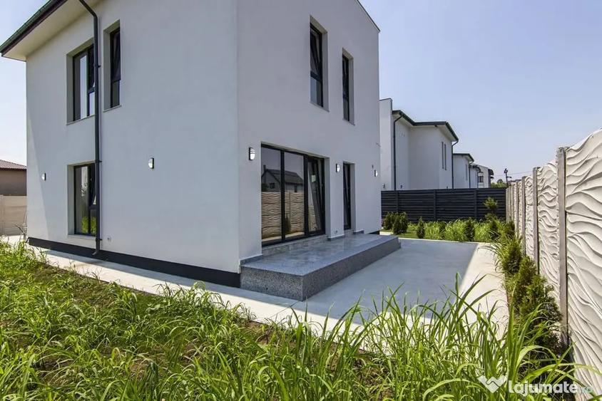 Casă cu 5 camere cu Teren 370 Mp în Ferme