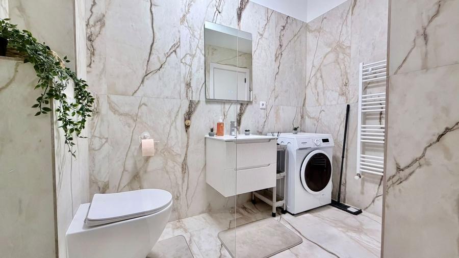 Apartament cu 2 camere decomandat, mobilat în Central