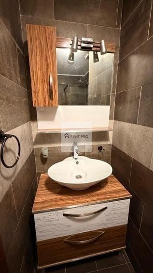 Apartament cu 3 camere decomandat, mobilat în Lujerului