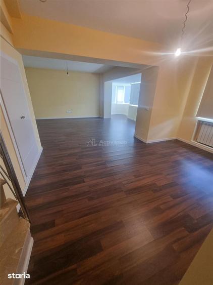 Apartament cu 5 camere decomandat în Central