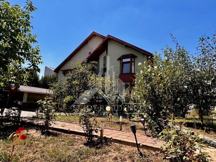 Casă individuală cu 10 camere cu Canalizare în Drumul Taberei