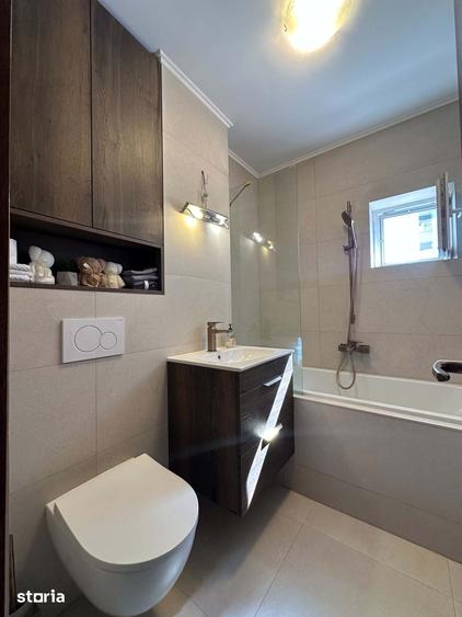 Apartament cu 4 camere decomandat în Micro 16