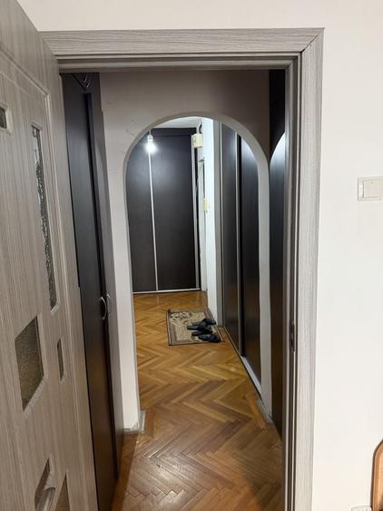 Apartament cu 3 camere semidecomandat în Exterior Vest