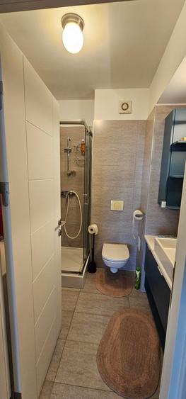 Apartament cu 3 camere semidecomandat în Panduri