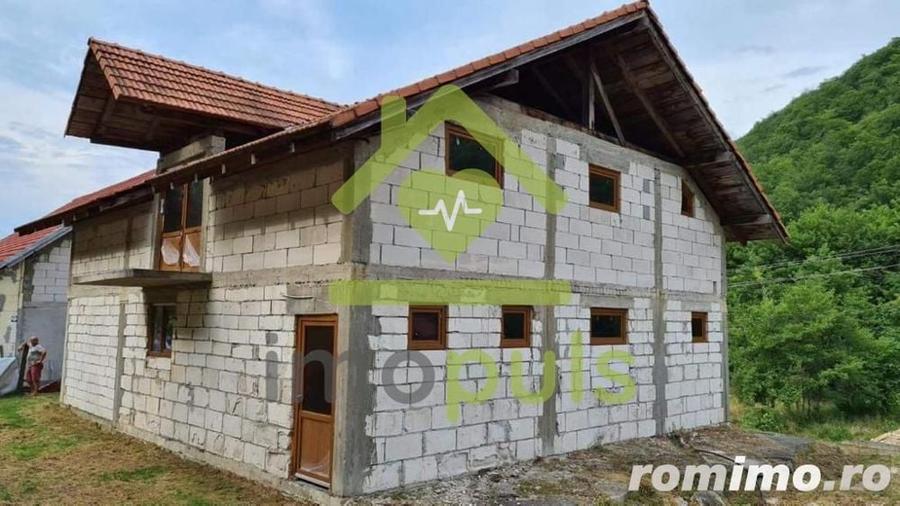 Casă cu Teren 400 Mp în Marga