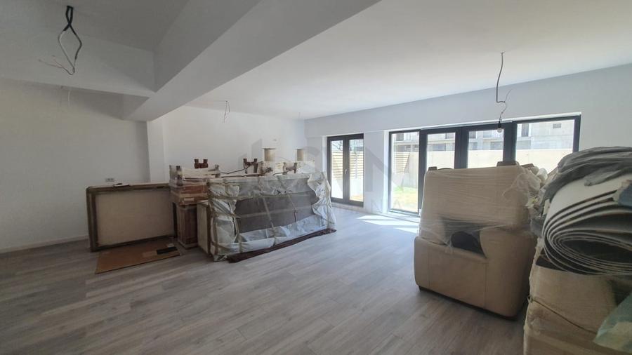 Apartament cu 4 camere decomandat în Pipera