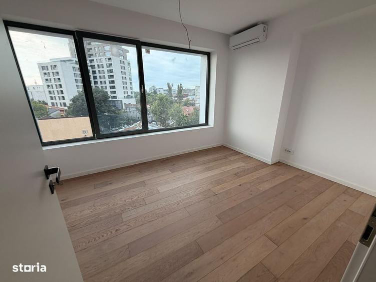 Apartament cu 4 camere în Mihai Bravu