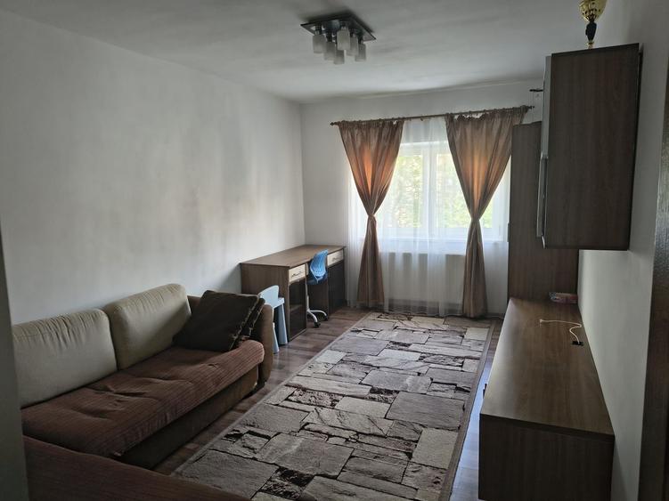 aartament de 3 camere de inchiriat - 1