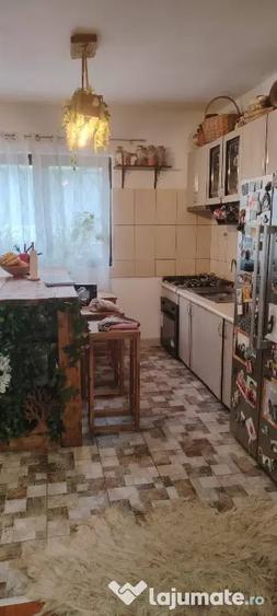 Casă cu 4 camere cu Teren 300 Mp în Central
