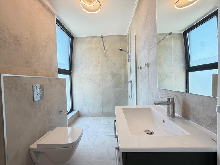 Casă cu 5 camere cu Canalizare în Sud-Vest