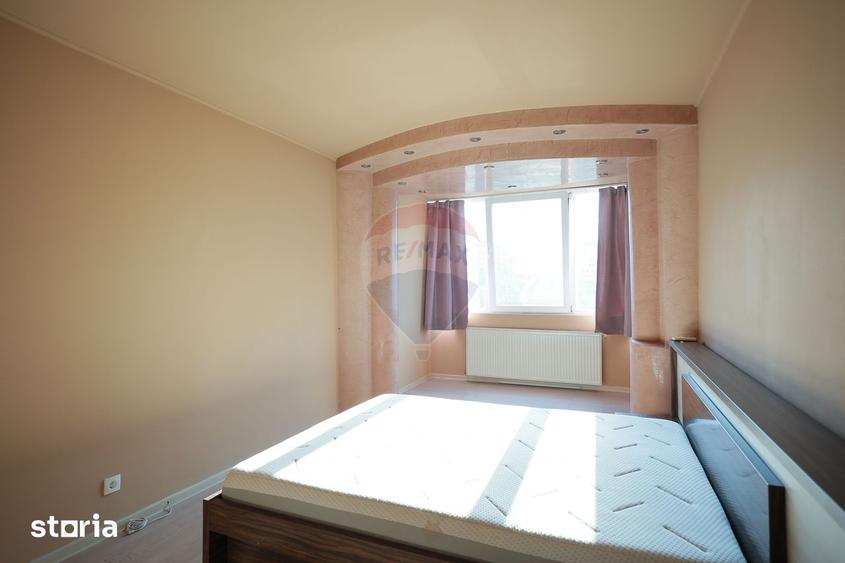 Apartament cu 3 camere semidecomandat în Rogerius