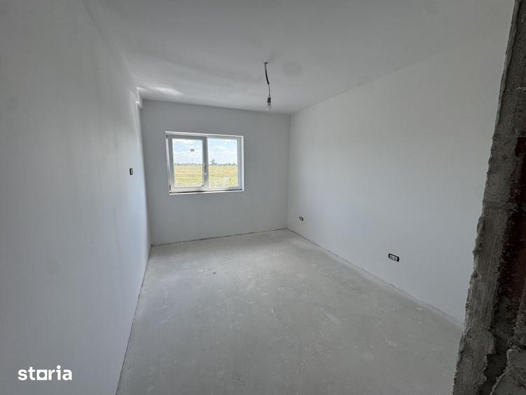 Casă cu 5 camere cu Teren 270 Mp în Fratelia