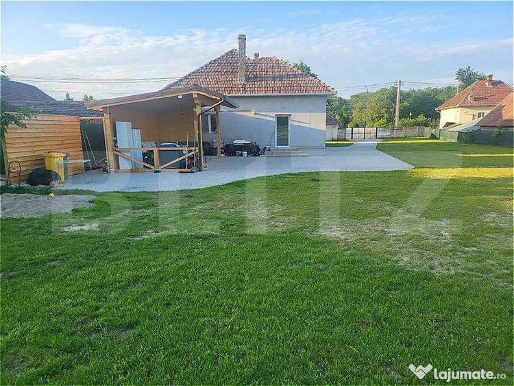 Casă cu 5 camere cu Teren 4079 Mp în Teiu