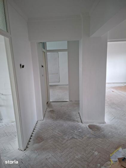 Apartament cu 3 camere în Unirii