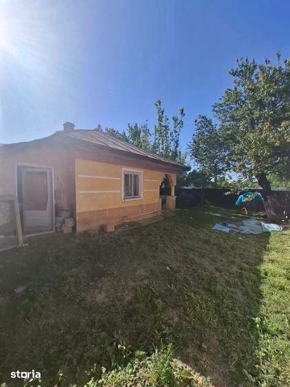 Casă cu 2 camere cu Teren 2156 Mp în Central