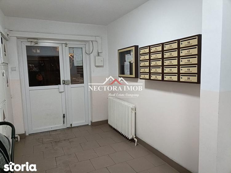 Apartament cu 3 camere semidecomandat în Central