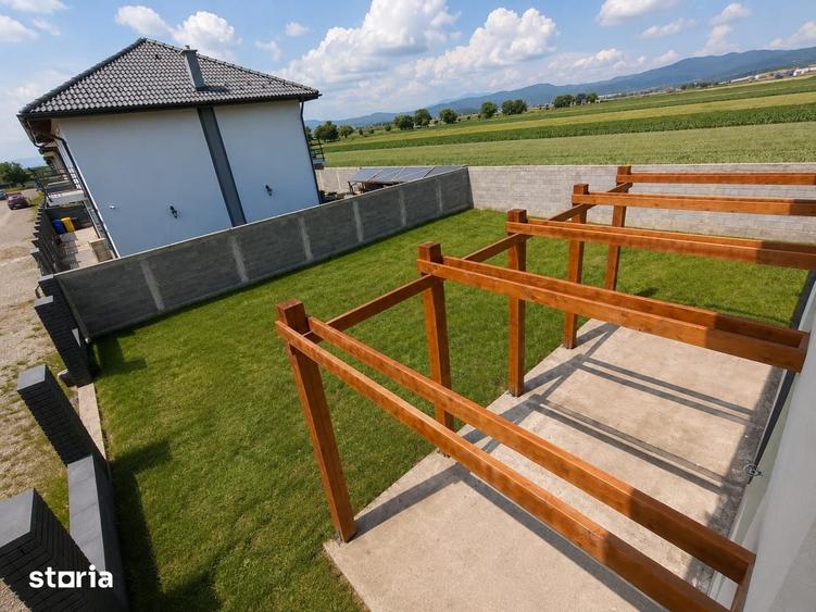 Casă cu 3 camere cu Teren 497 Mp în Cristian