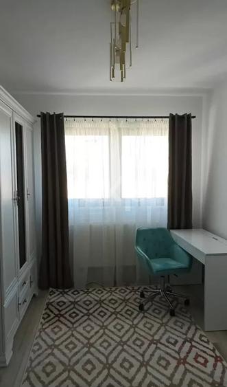Apartament cu 3 camere semidecomandat, mobilat în Zorilor