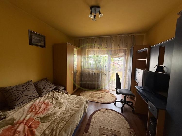 Casă individuală cu 5 camere cu Canalizare în Rovine