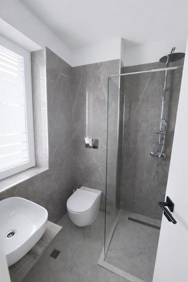 Duplex cu 5 camere cu Piscina în Bujoreni