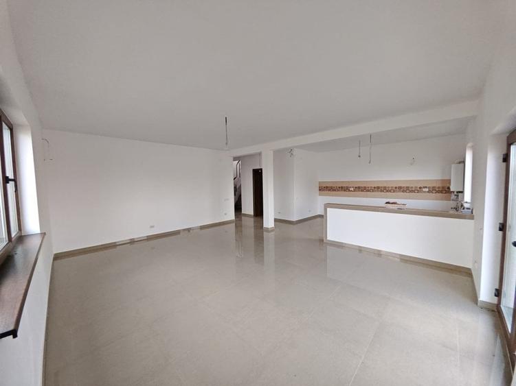 Casă individuală cu 5 camere cu Garaj în Corbeanca