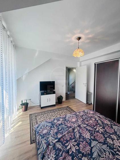 Duplex cu 5 camere cu Canalizare în Florești