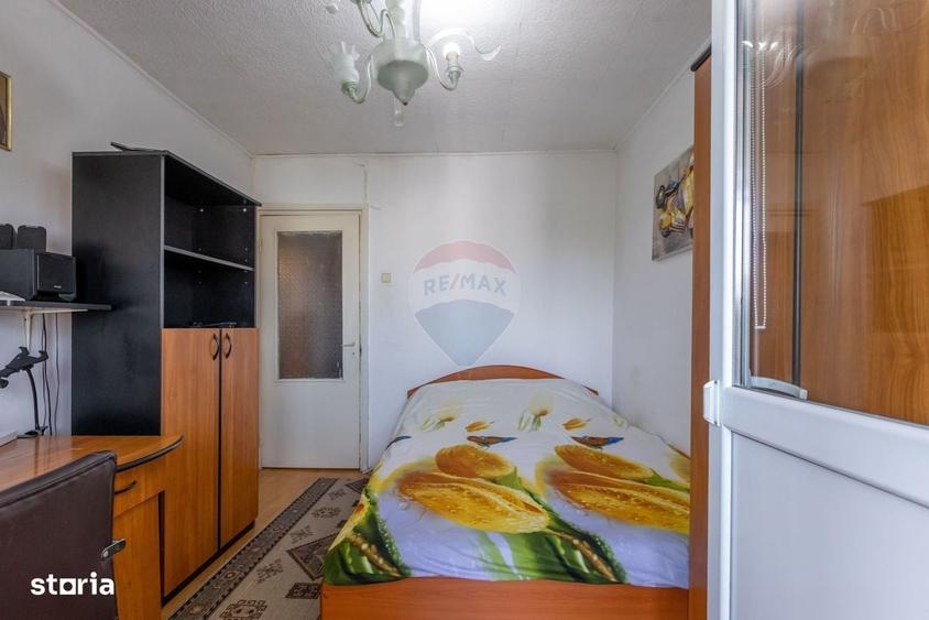 Apartament cu 3 camere decomandat, mobilat în Narcisa