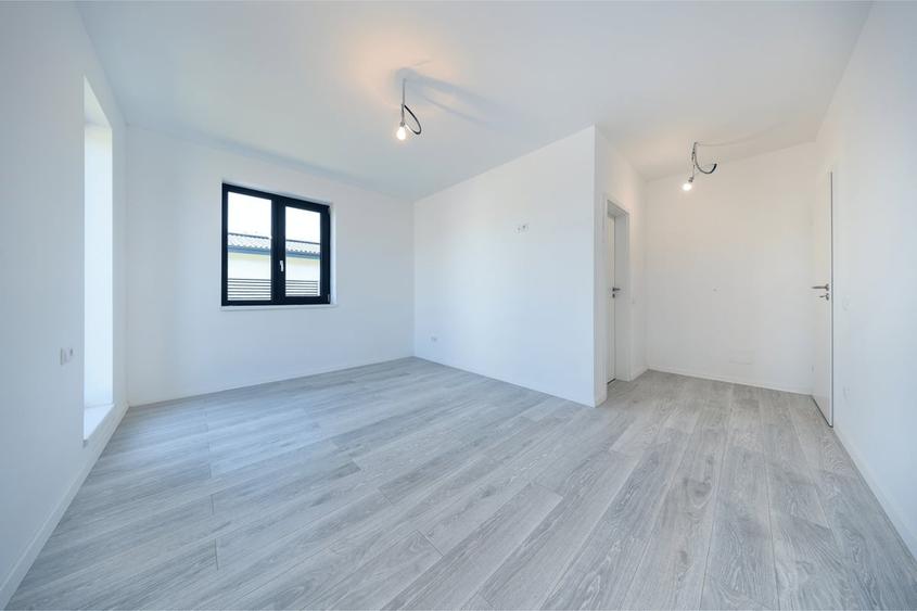 Casă cu 4 camere cu Teren 500 Mp în Central
