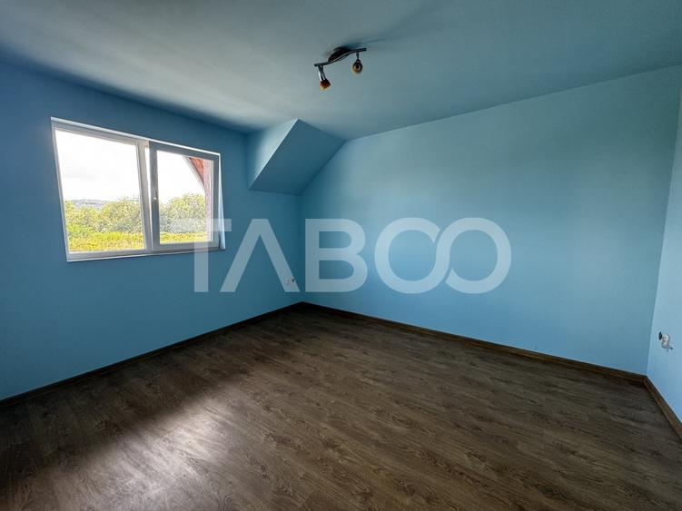 Duplex cu 6 camere cu Canalizare în Șelimbăr