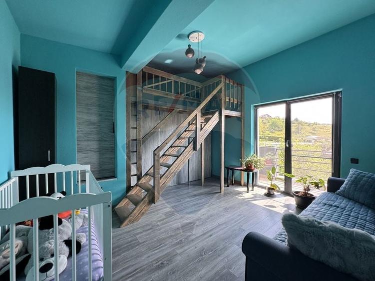 Duplex cu 12 camere cu Teren 1101 Mp în Rădaia