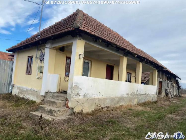 Casă cu 3 camere cu Teren 3300 Mp în Central