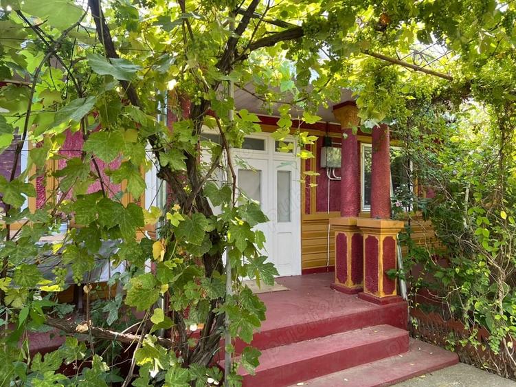 Casă cu 4 camere cu Teren 1748 Mp în Cosmești