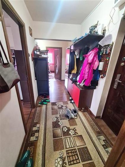 Apartament cu 4 camere decomandat, mobilat în Răcădău