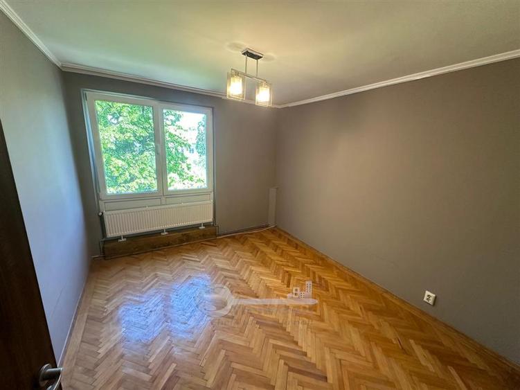 Apartament cu 3 camere semidecomandat în Ultracentral