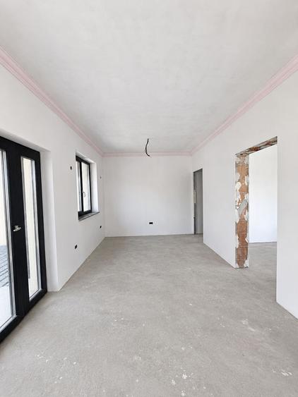 Duplex cu 4 camere cu Teren 271 Mp în Micești