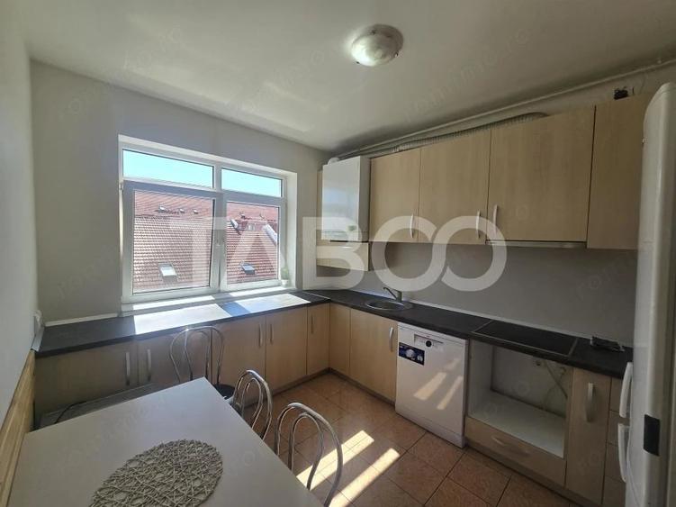 Apartament cu 3 camere decomandat în Central
