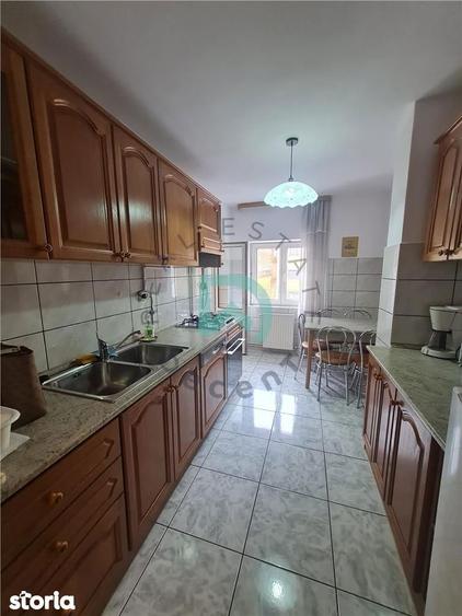 Apartament cu 3 camere decomandat, mobilat în Valea Cetății