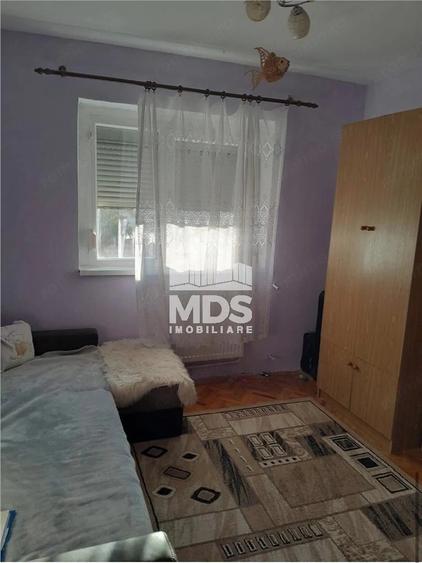 Apartament cu 3 camere semidecomandat, mobilat în Girocului