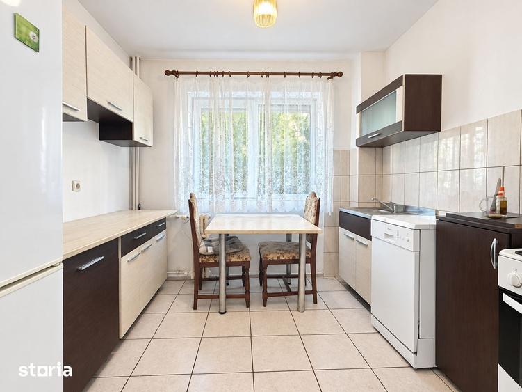 Apartament cu 3 camere decomandat în Nufărul