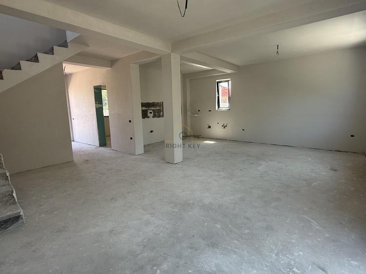 Casă individuală cu 5 camere cu Canalizare în Dragomirești-Vale
