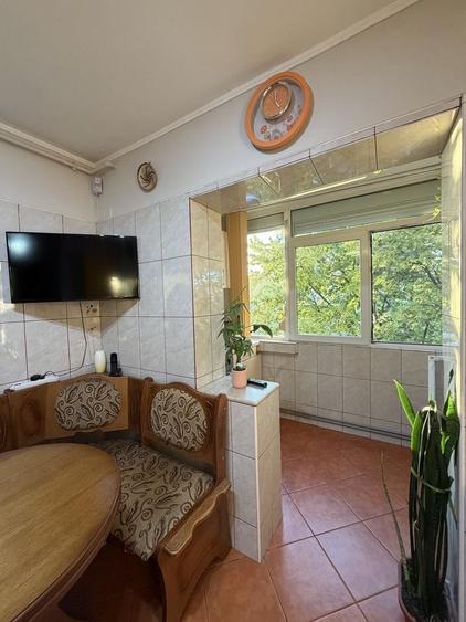 Apartament cu 3 camere decomandat în Dacia