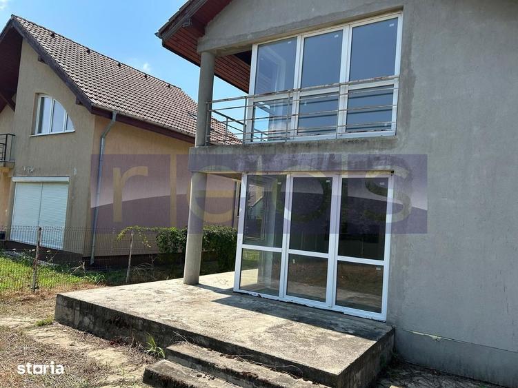 Casă cu 3 camere cu Teren 374 Mp în Băneasa