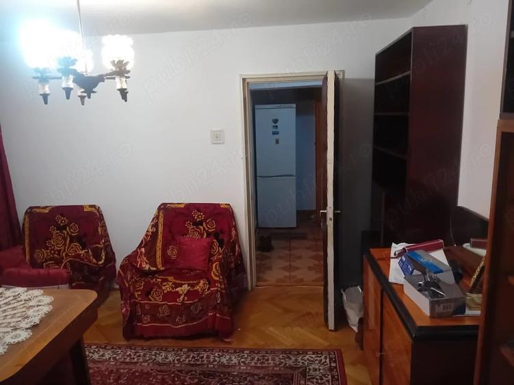 Apartament cu 3 camere semidecomandat în Dărmănești