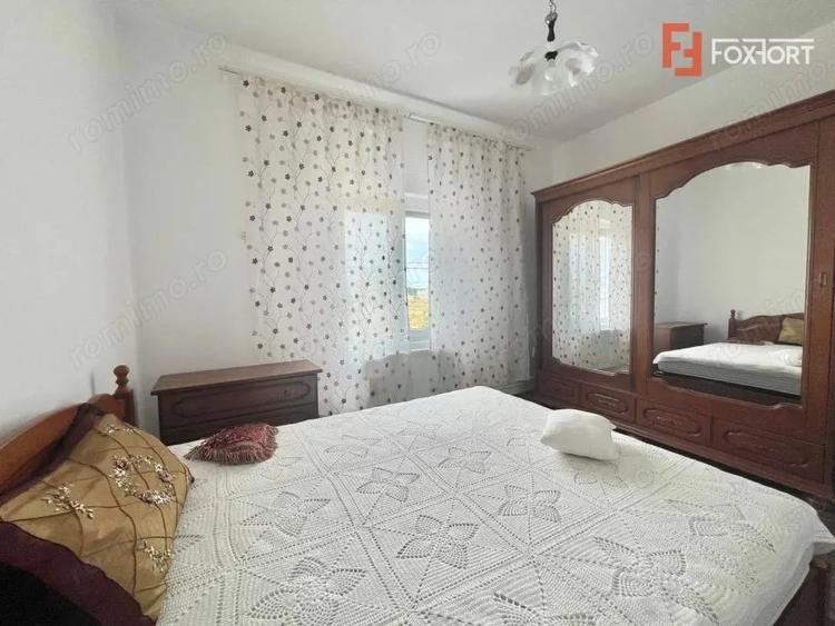 Casă cu 9 camere cu Teren 578 Mp în Ghiroda
