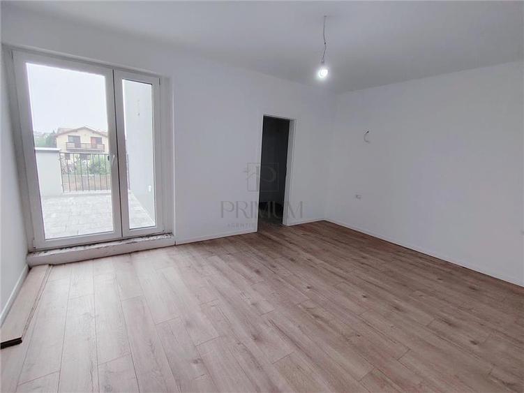 Duplex cu 4 camere cu Canalizare în Moșnița Nouă